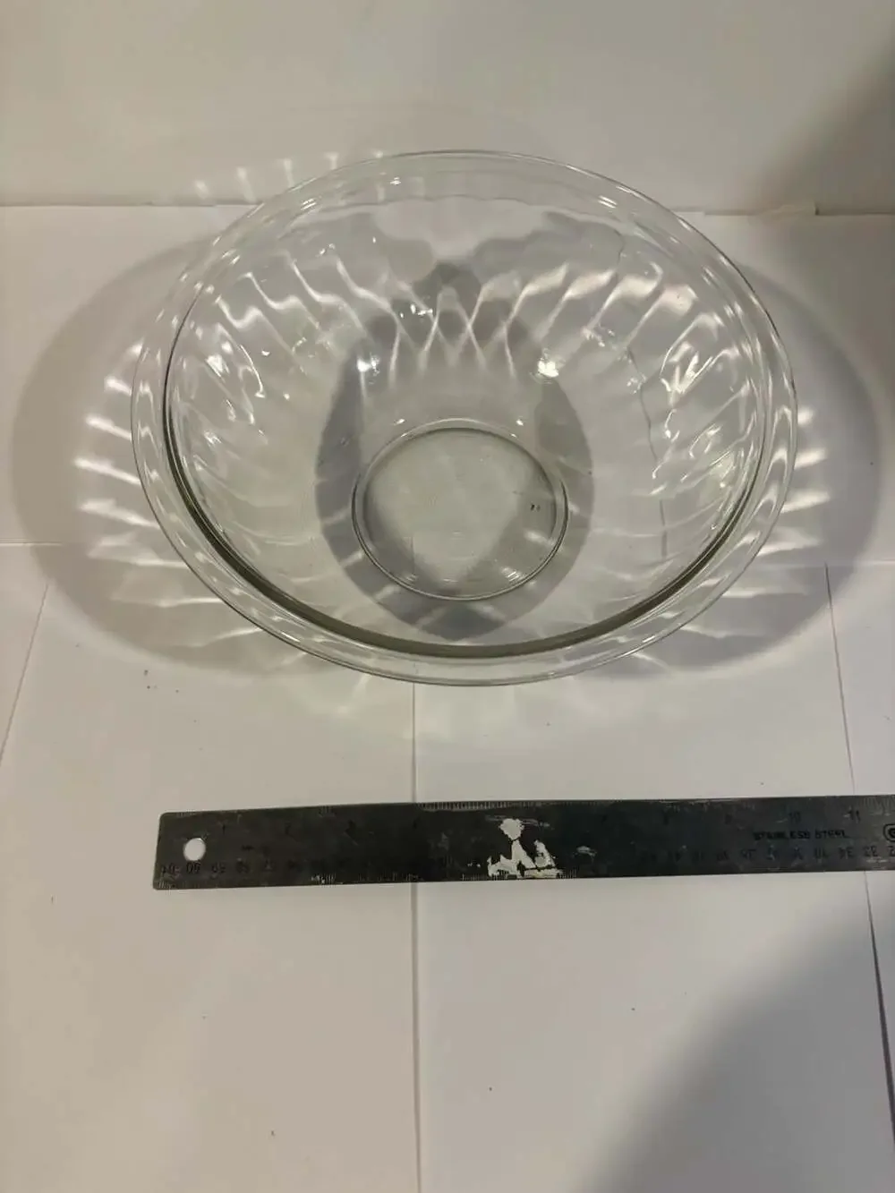 Vintage PYREX Clear Glass Mixing Bowl: Ribbed 2.5 Liter Number 325 - ,